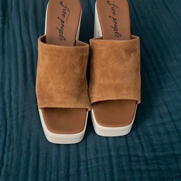 Free People Tan and White Suede Mules - Picture 4 of 4